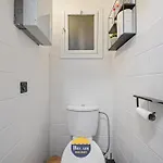 Apartamento Comfortable And Centrally Located Near The Sea T143 *