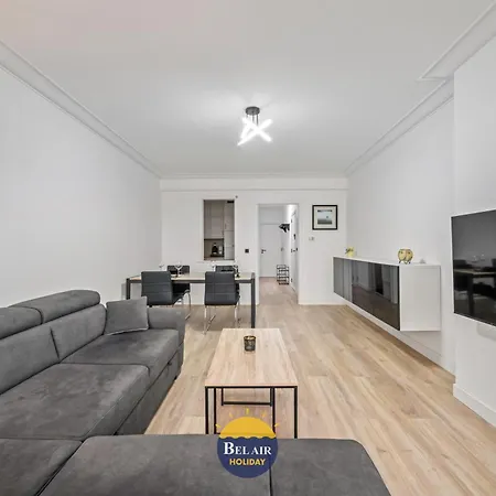 Comfortable And Centrally Located Near The Sea T143 *