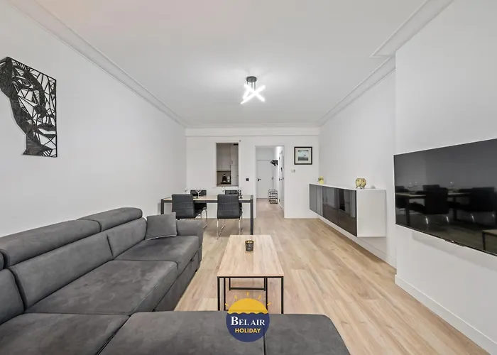 Comfortable And Centrally Located Near The Sea T143 *