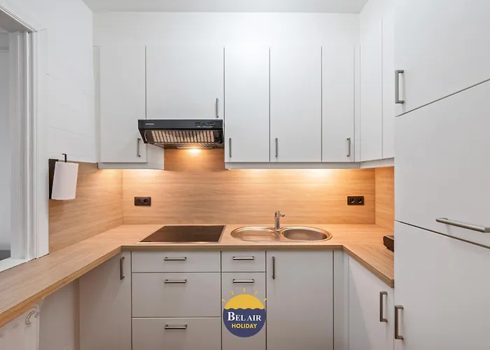 Comfortable And Centrally Located Near The Sea T143 Appartement