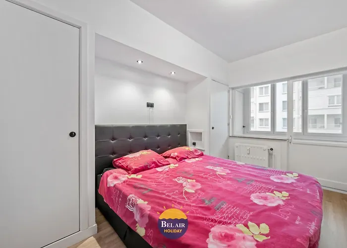 Comfortable And Centrally Located Near The Sea T143 *